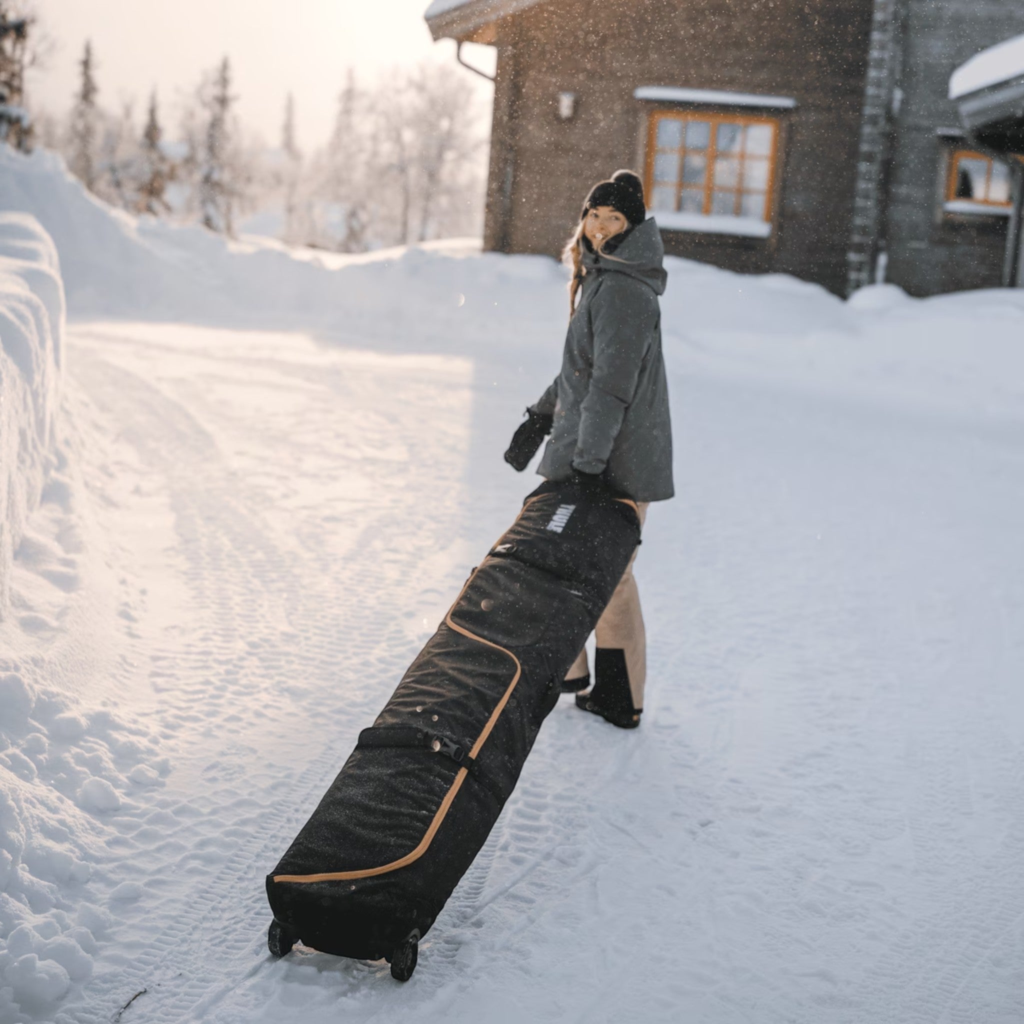 Thule RoundTrip Ski Roller Bag - FERAL