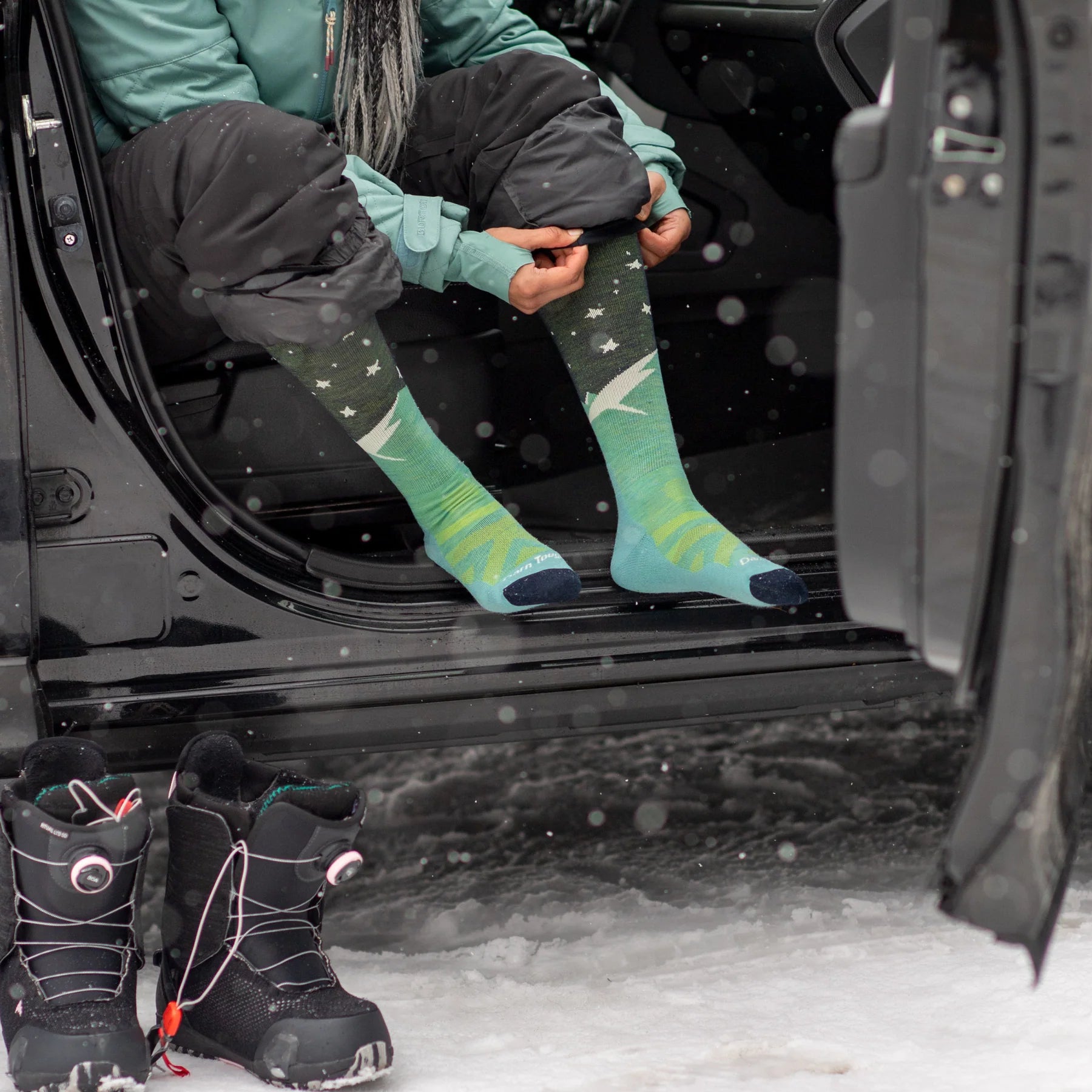 Darn Tough Women's Aurora Over-the-Calf Lightweight Ski Socks - FERAL