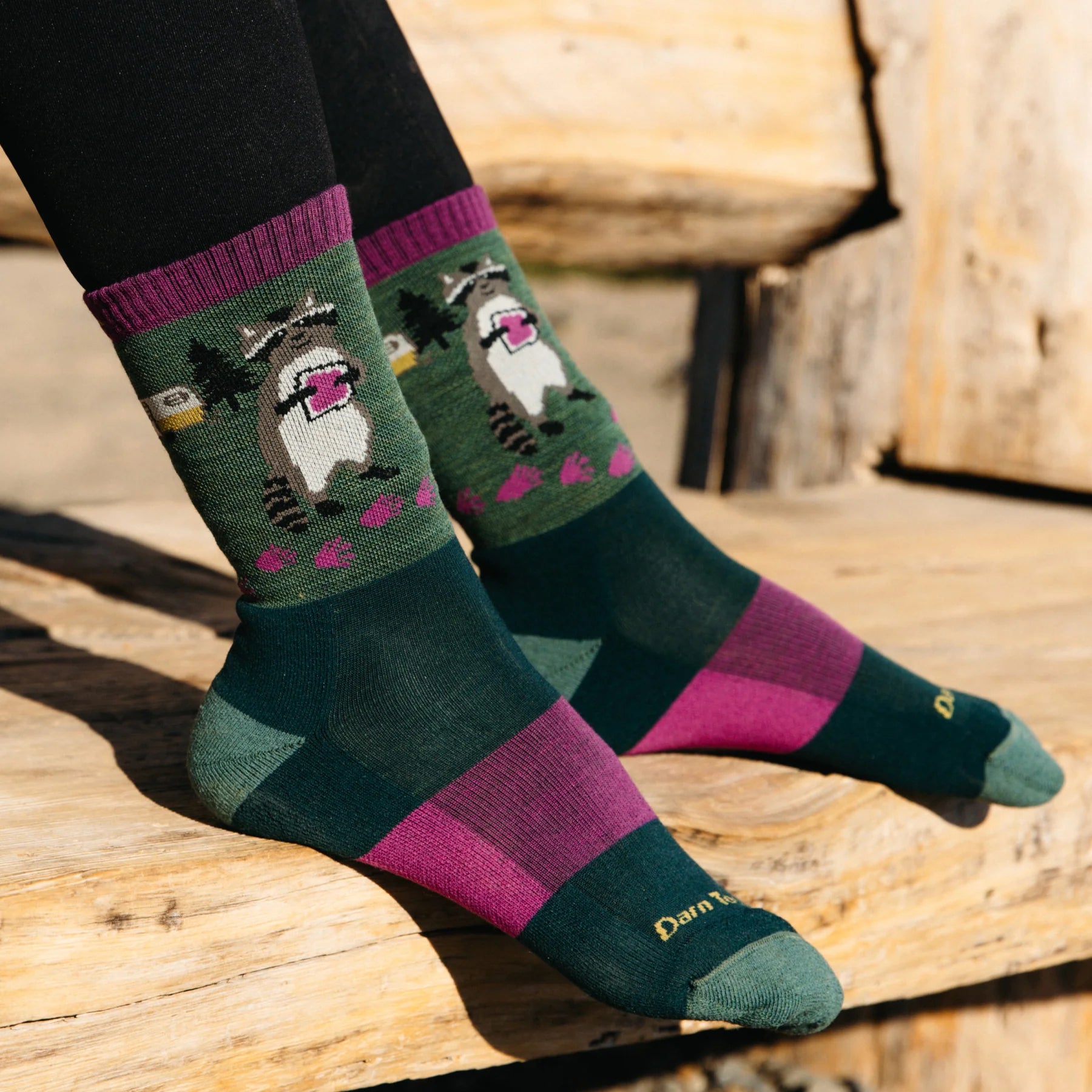Darn Tough Women's Critter Club Micro Crew Lightweight with Cushions Socks - FERAL