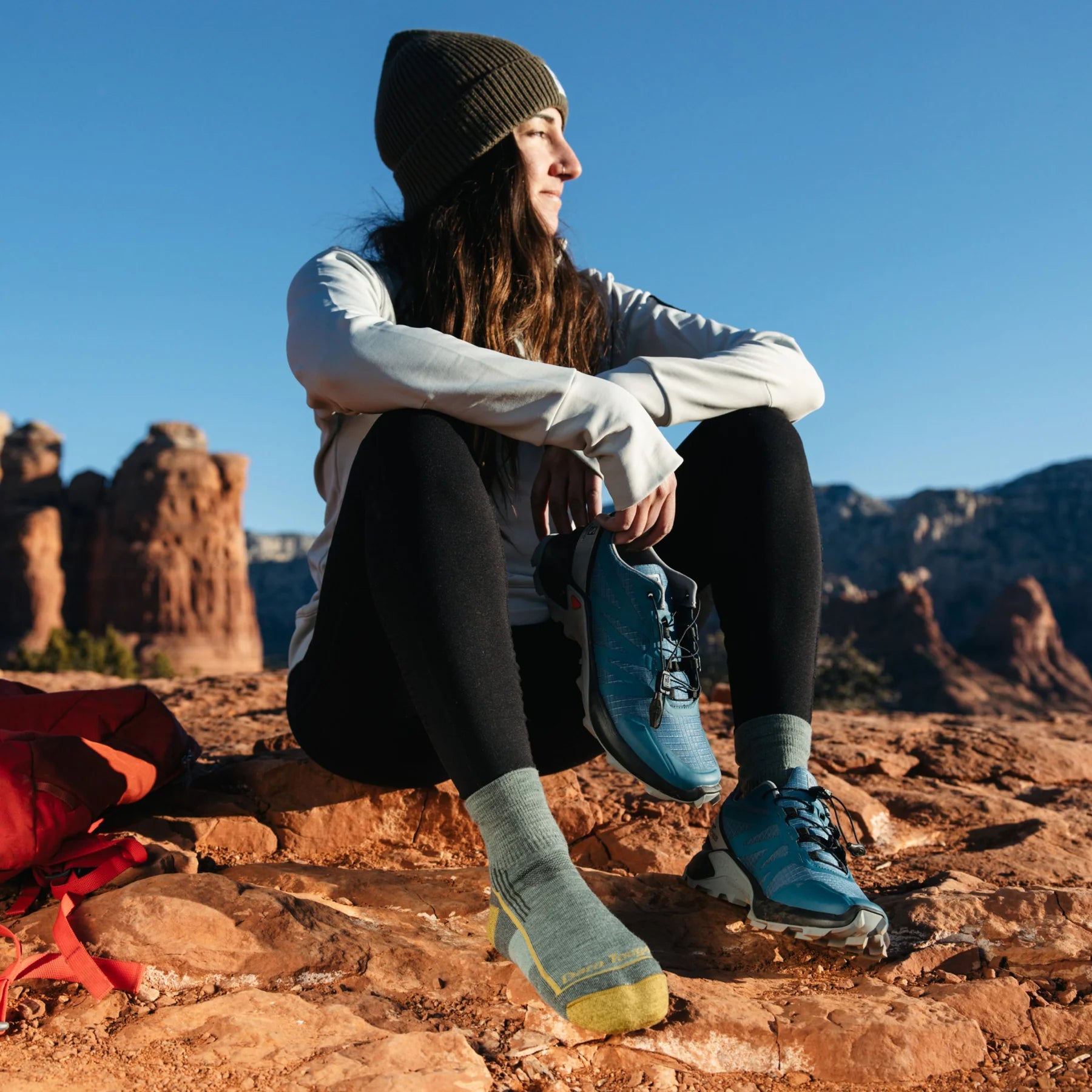 Darn Tough Women's Hiker Quarter Midweight With Cushion Hiking Socks - FERAL