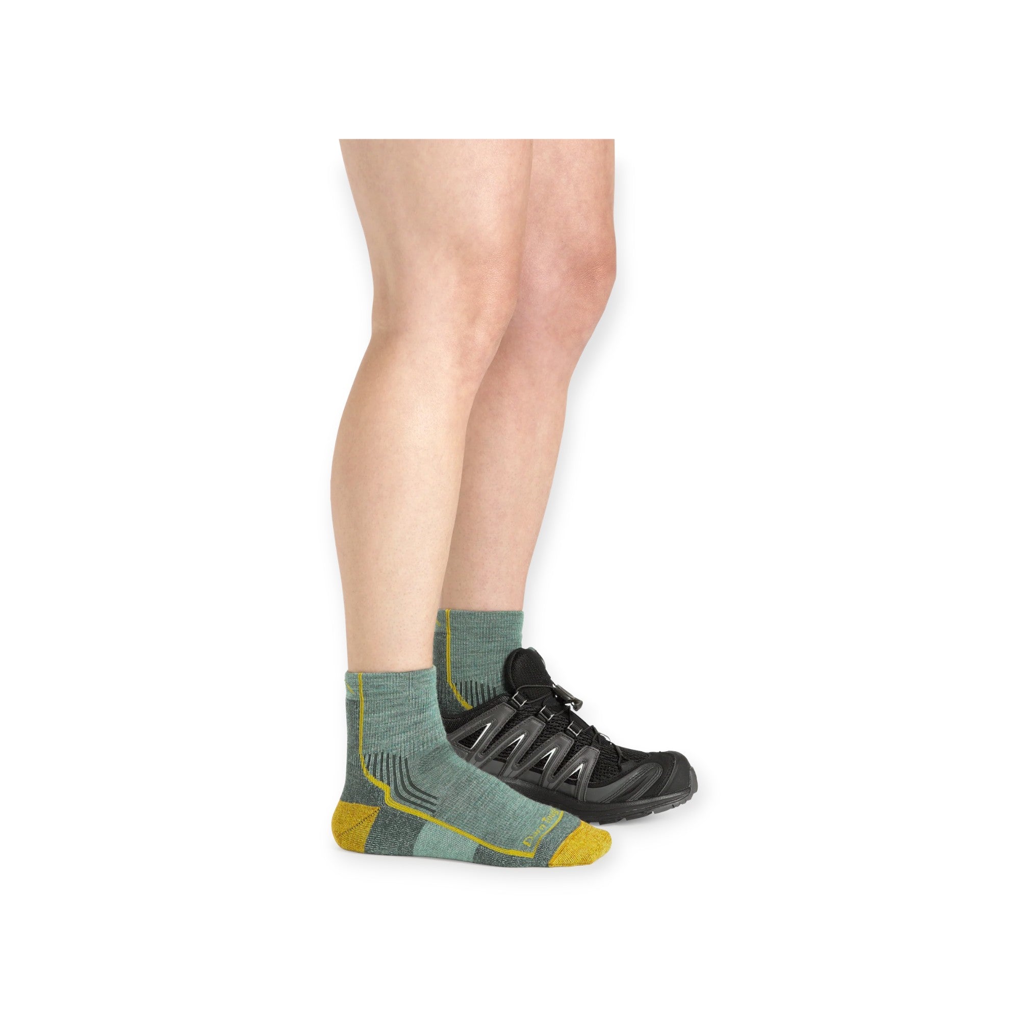 Darn Tough Women's Hiker Quarter Midweight With Cushion Hiking Socks - FERAL