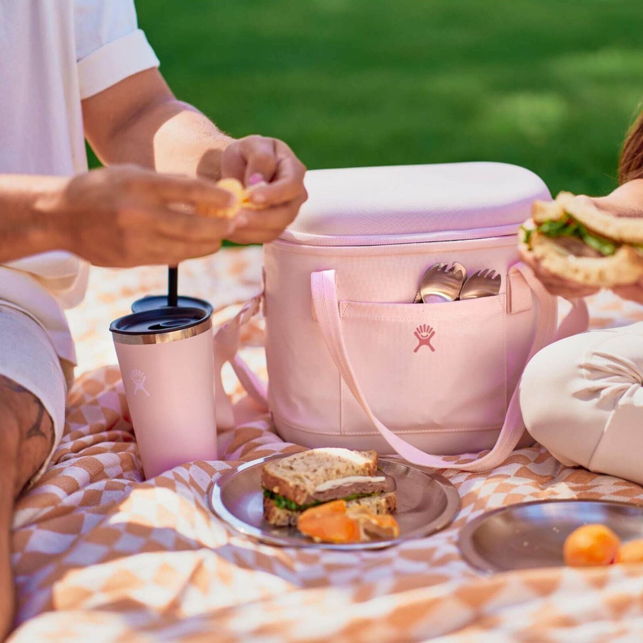 Hydro Flask Carry Out Cooler 20L - FERAL