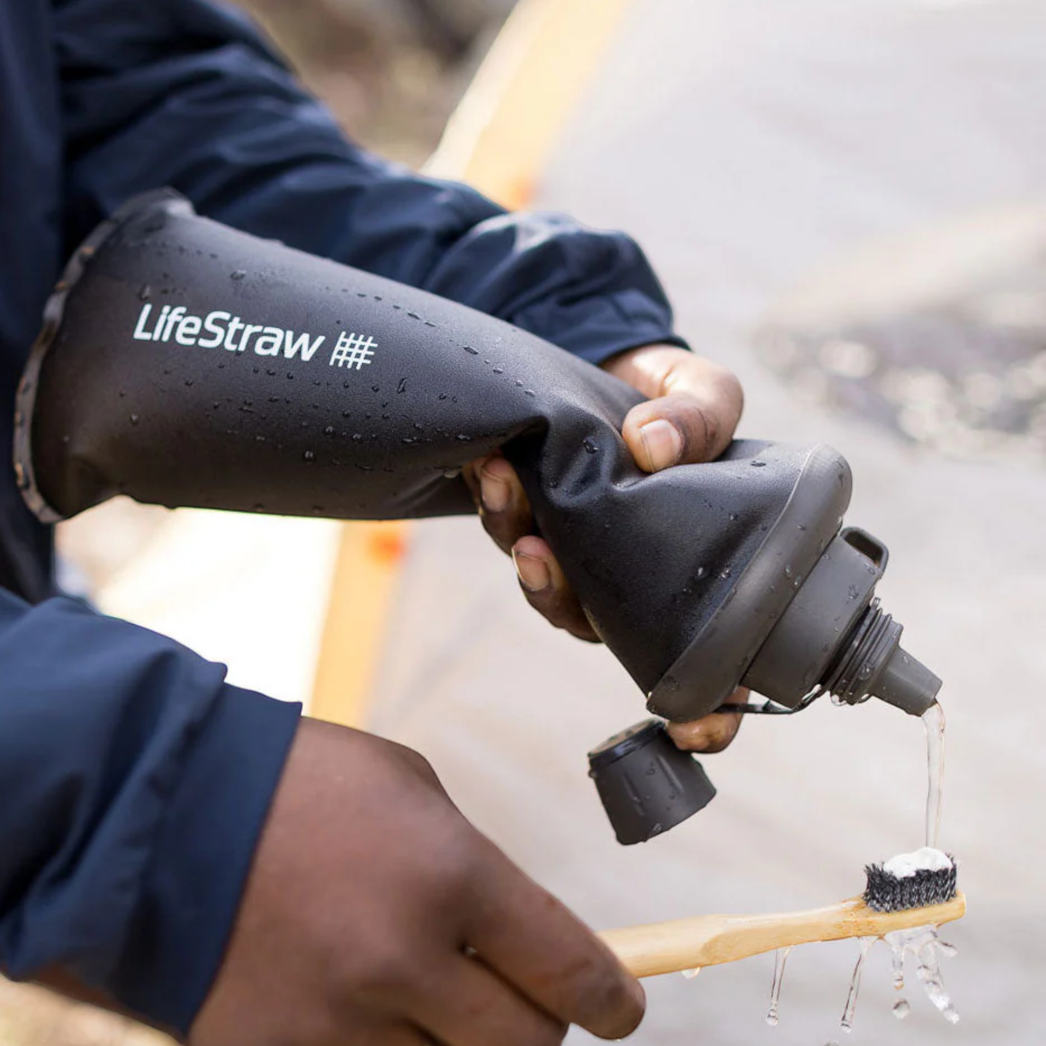 LifeStraw Peak Series Collapsible Squeeze 650 mL Bottle With Filter - FERAL