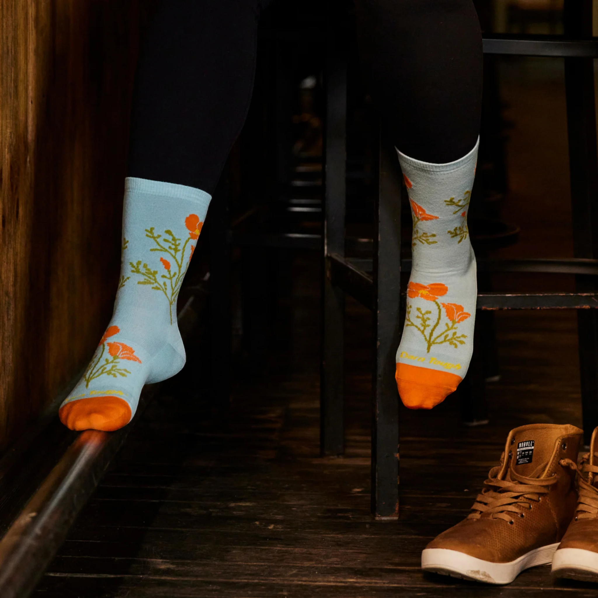 Darn Tough Women's Blossom Crew Lightweight Lifestyle Socks - FERAL