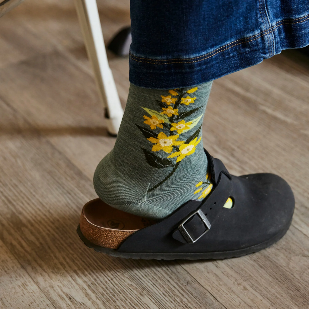 Darn Tough Women's Blossom Crew Lightweight Lifestyle Socks - FERAL