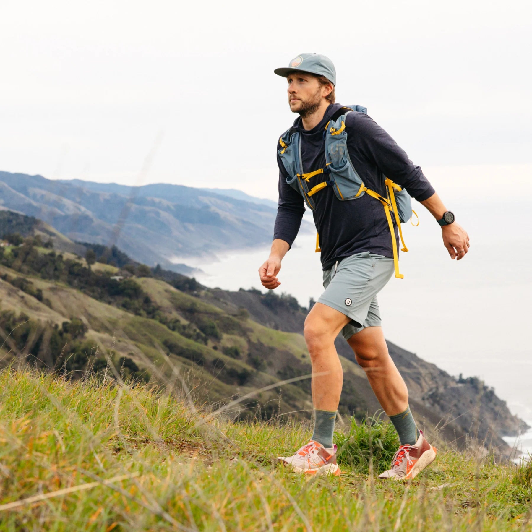 Darn Tough Light Hiker Micro Crew Lightweight with Cushion Socks