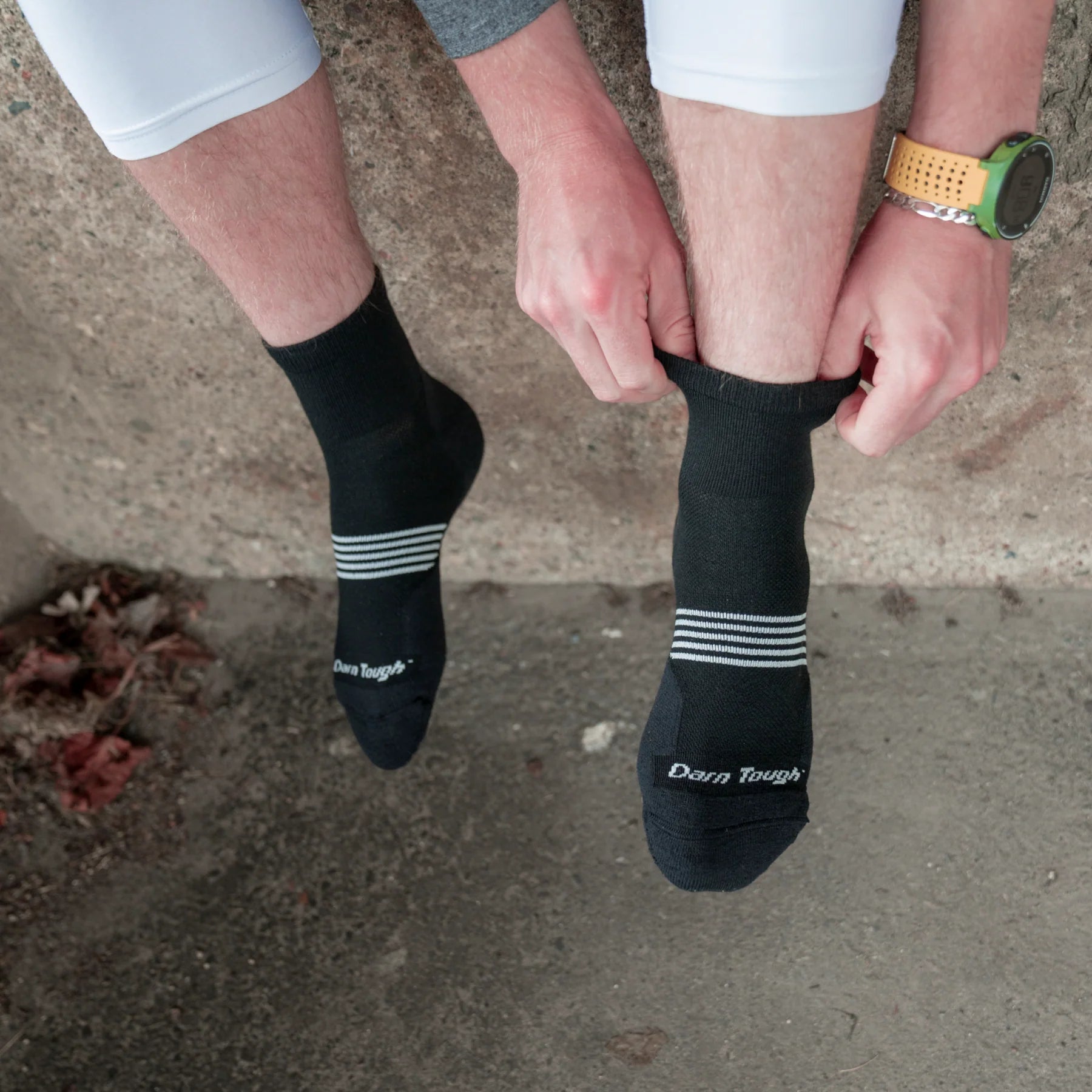Darn Tough Men's Element Quarter Lightweight w' Cushion Running Socks - FERAL