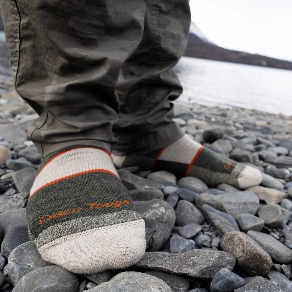 Darn Tough Men's Hiker Boot Midweight with Full Cushion Hiking Socks - FERAL