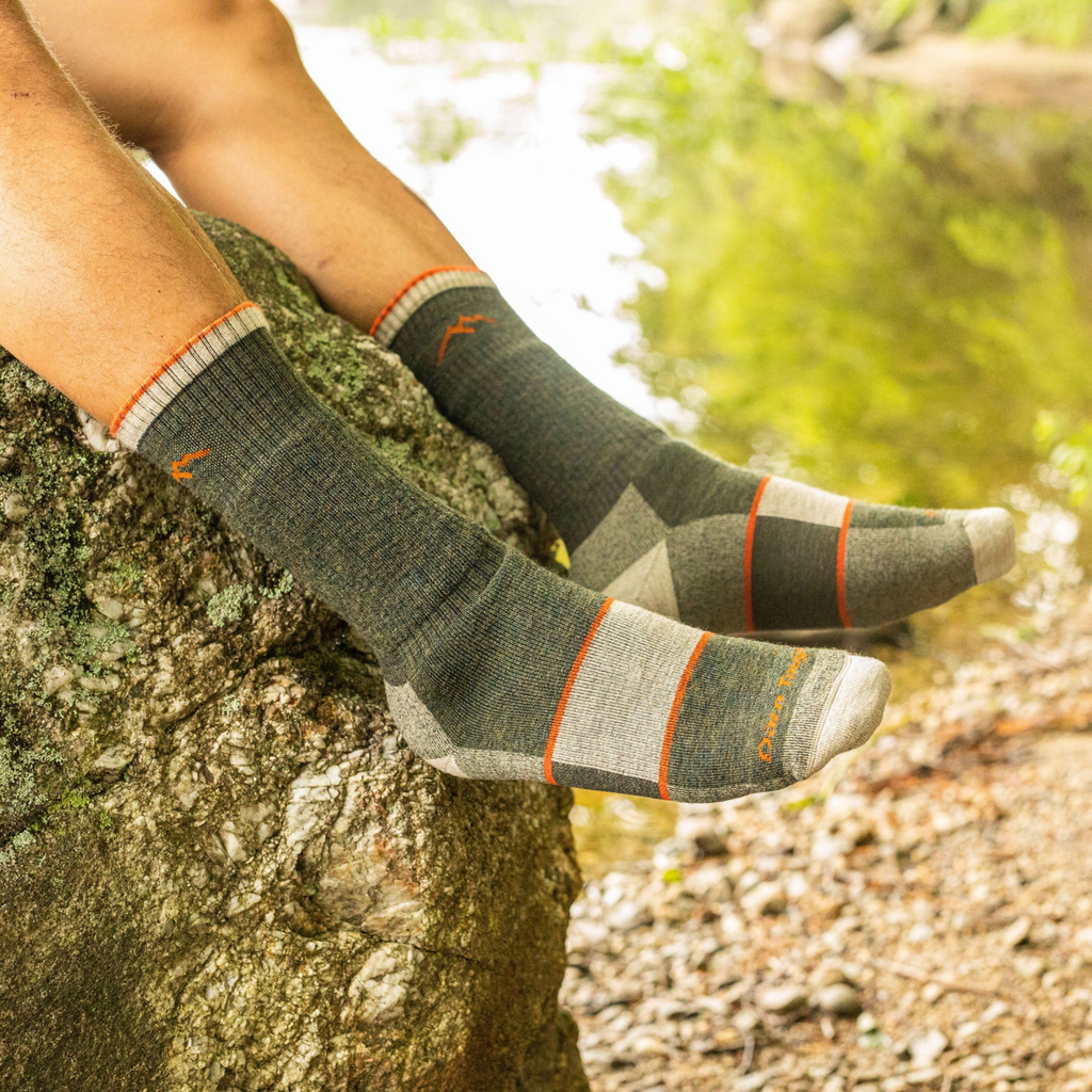 Darn Tough Men's Hiker Boot Midweight with Full Cushion Hiking Socks - FERAL