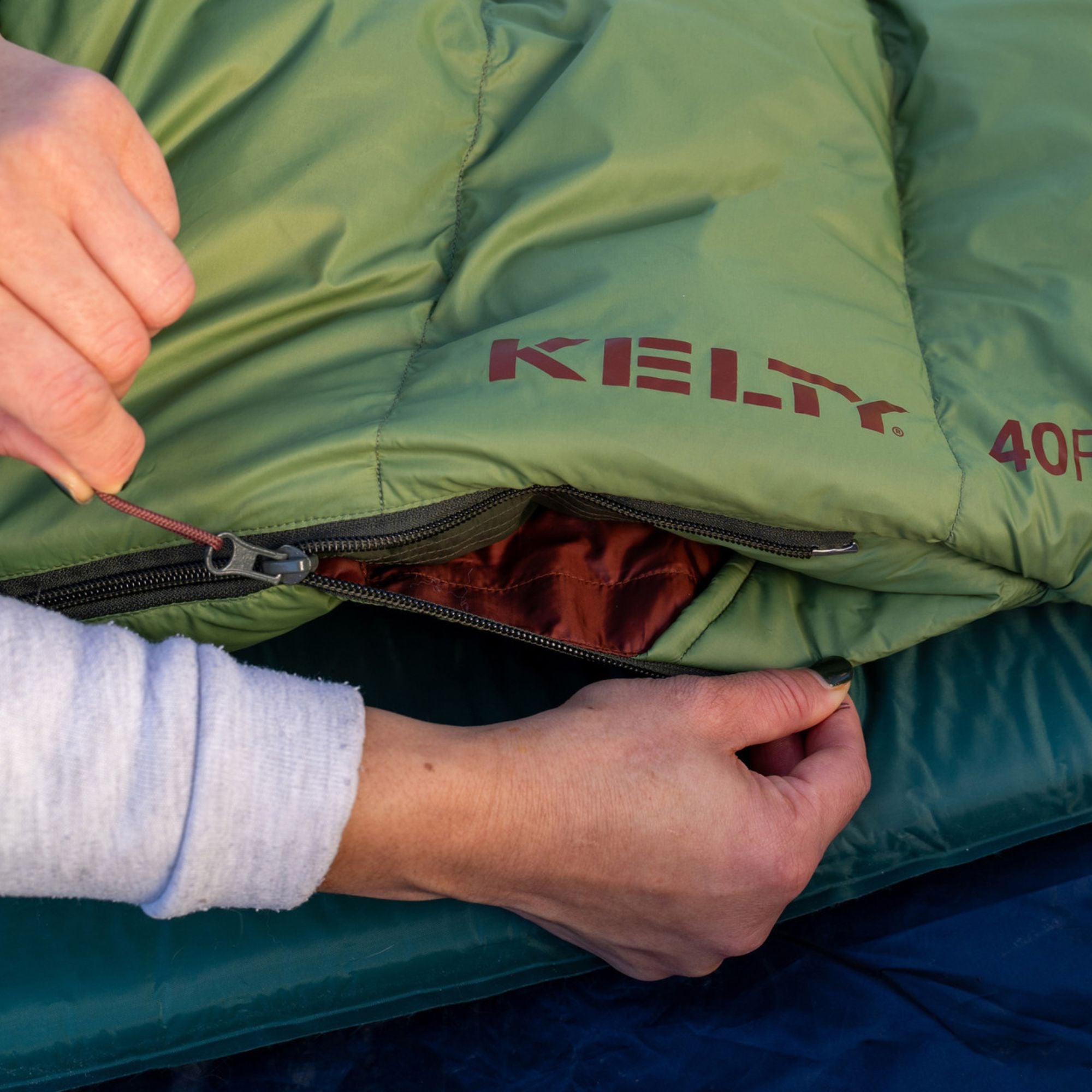 Kelty Cosmic Down 40 Degree Sleeping Bag RH