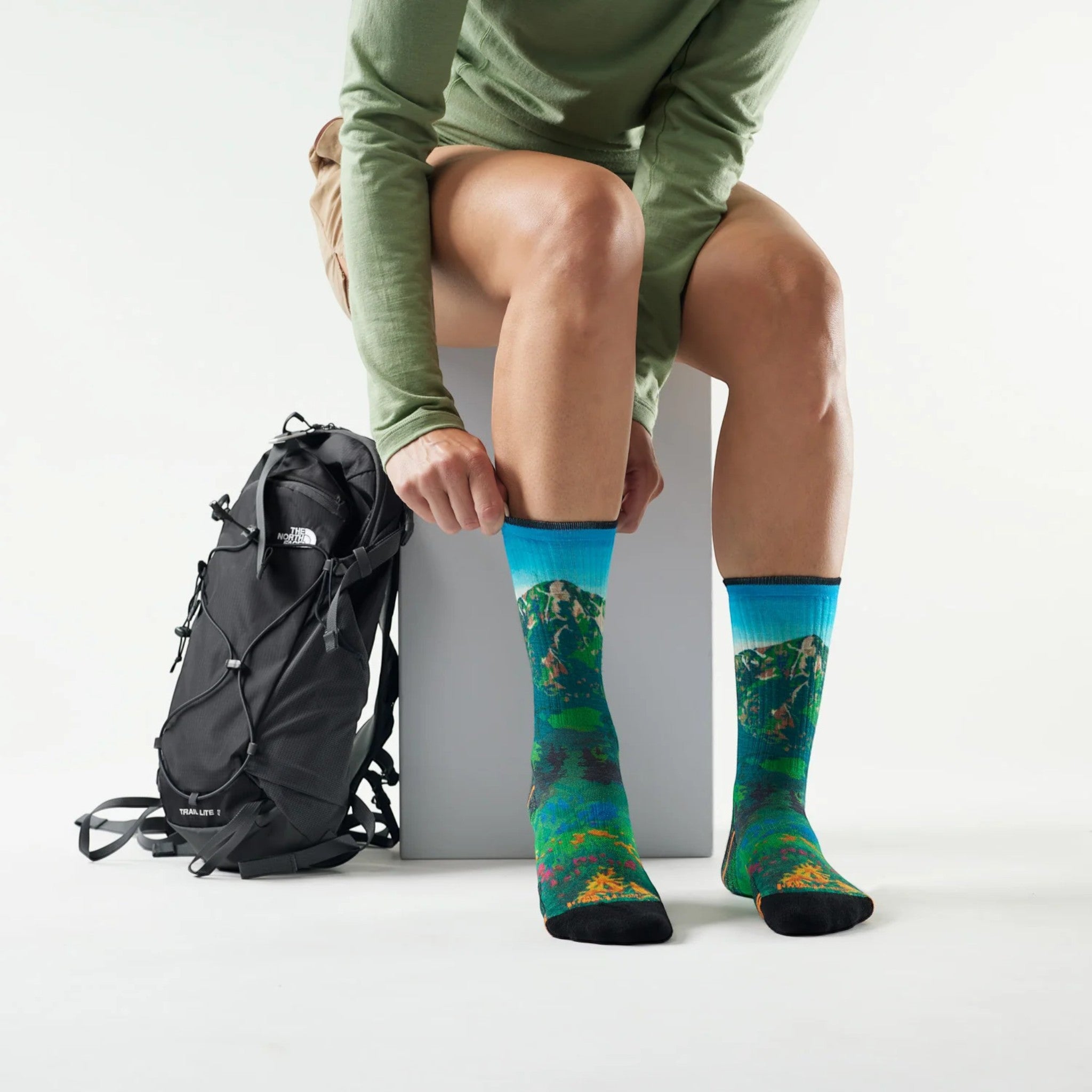 Smartwool Women’s Hike Targeted Cushion Mountain Lake Print Crew Socks - FERAL